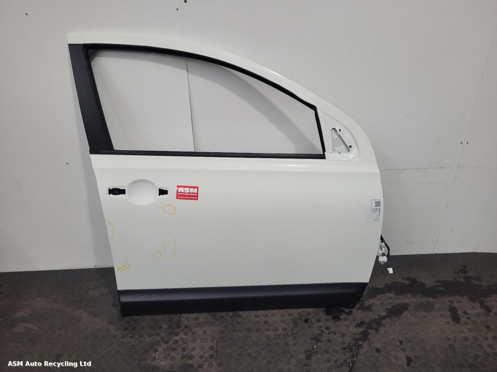 View Auto part R Front Door Nissan Qashqai 2013