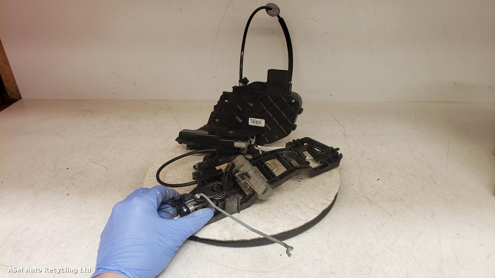 View Auto part Door Lock Assembly Ford Focus 2008