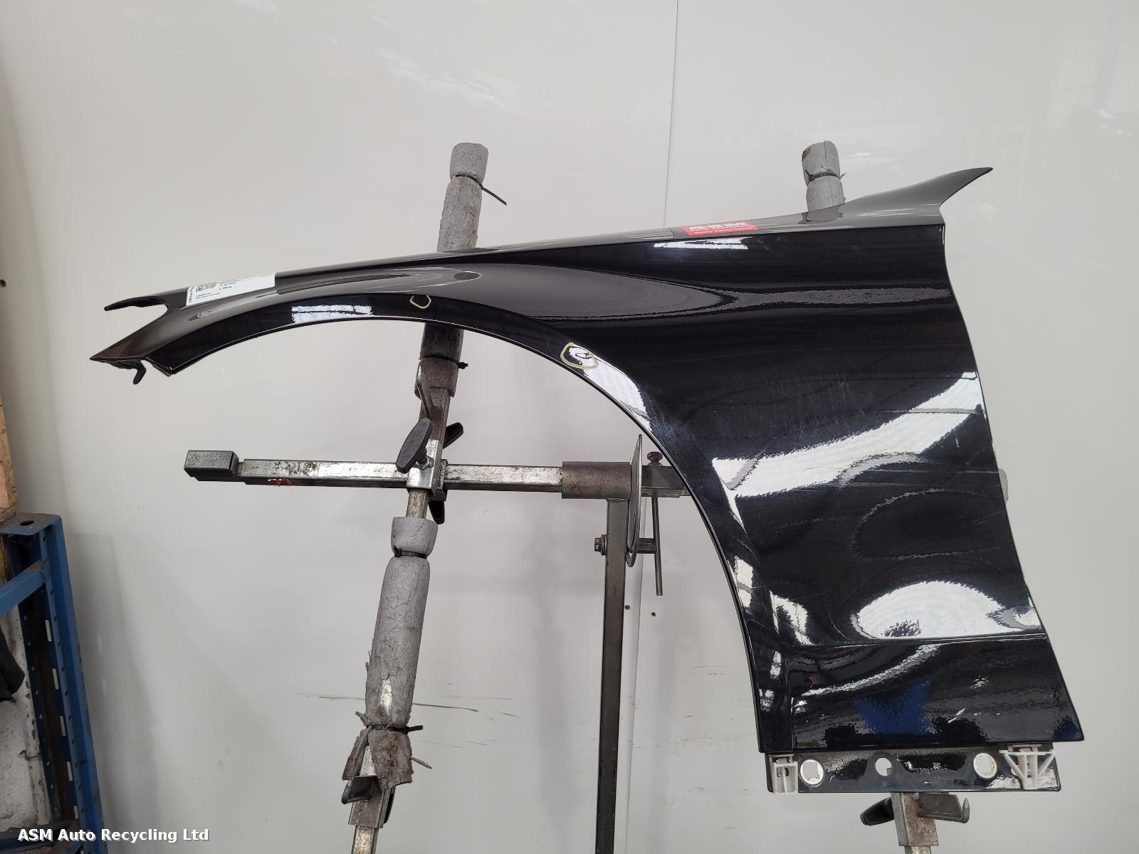 View Auto part L Wing Mercedes C Class 2015