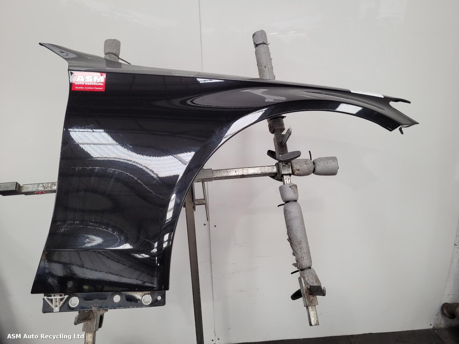 View Auto part R Wing Mercedes C Class 2015
