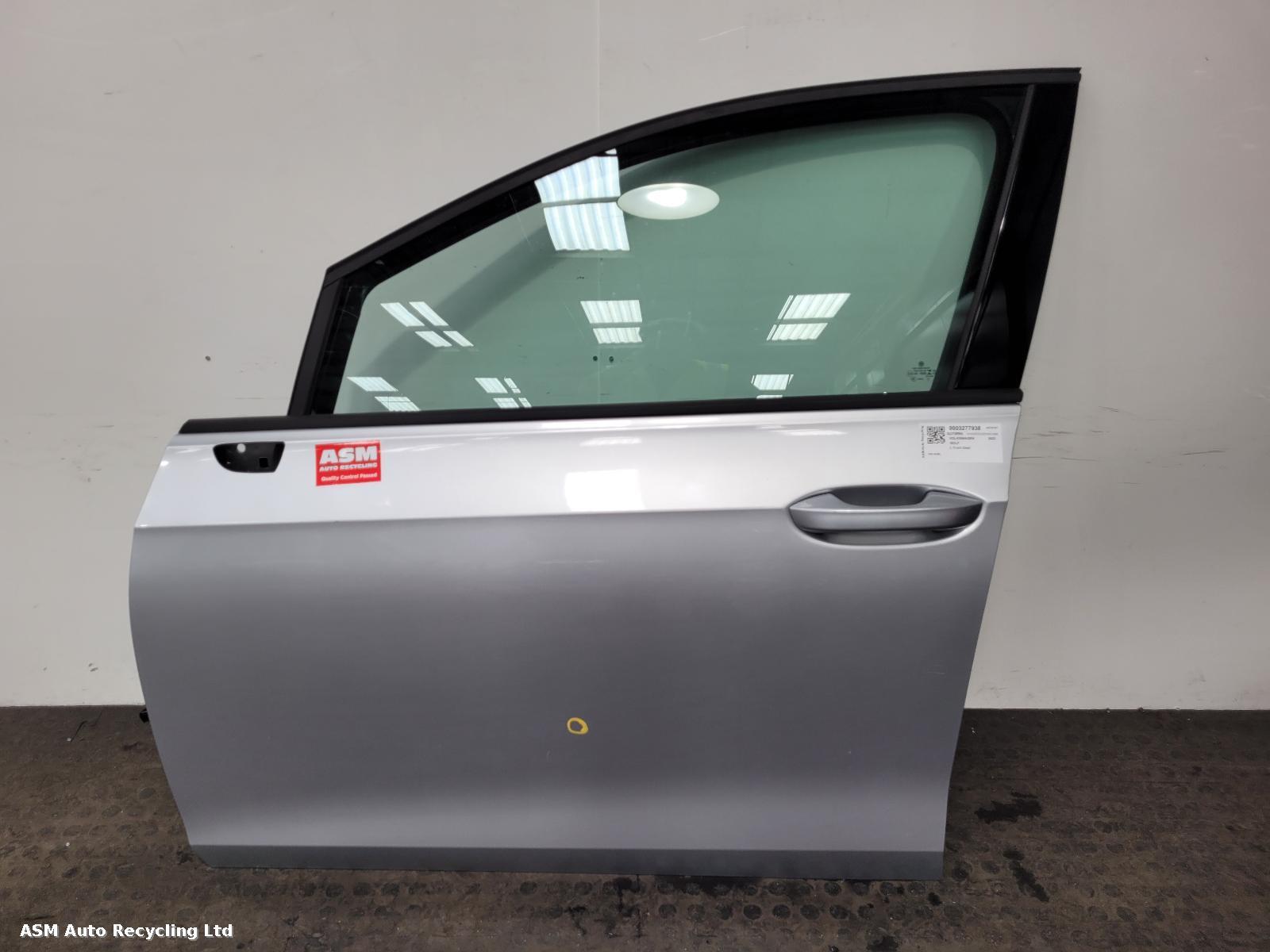 View Auto part L Front Door Volkswagen Golf 2022