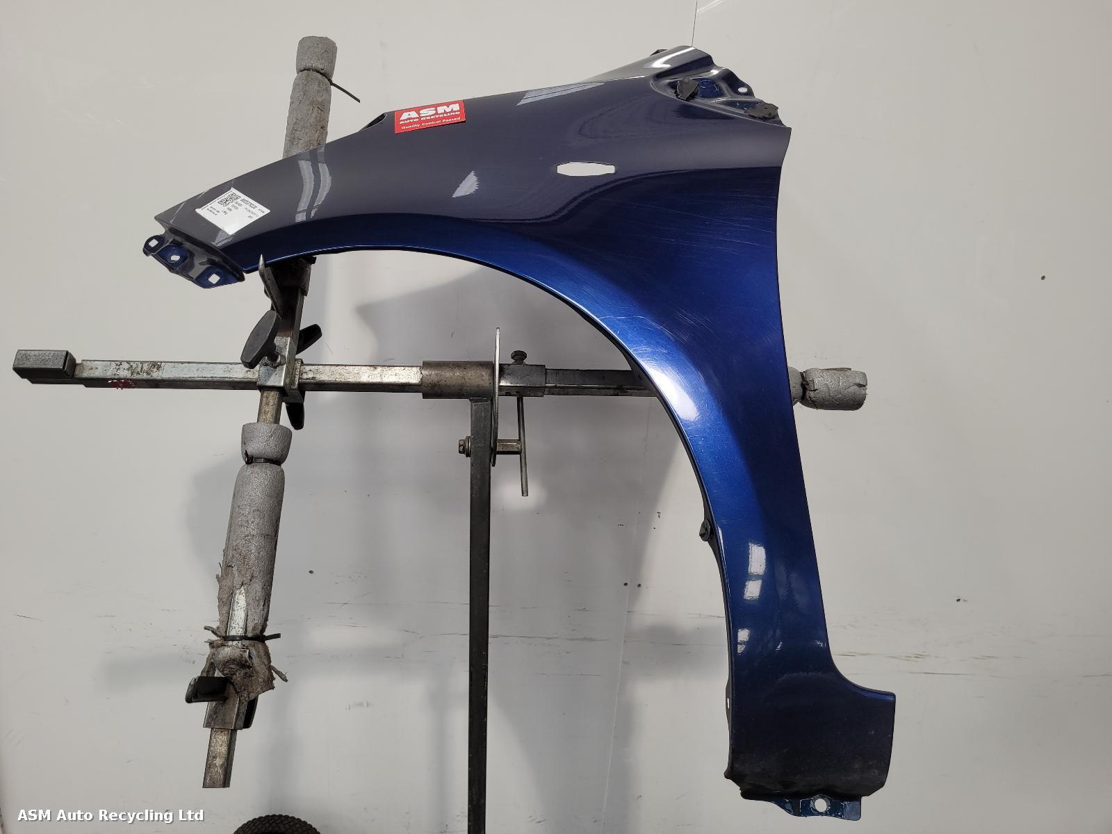 View Auto part L Wing Toyota Yaris 2011