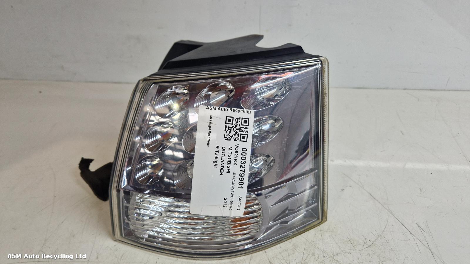 View Auto part R Taillight Mitsubishi Outlander 2012