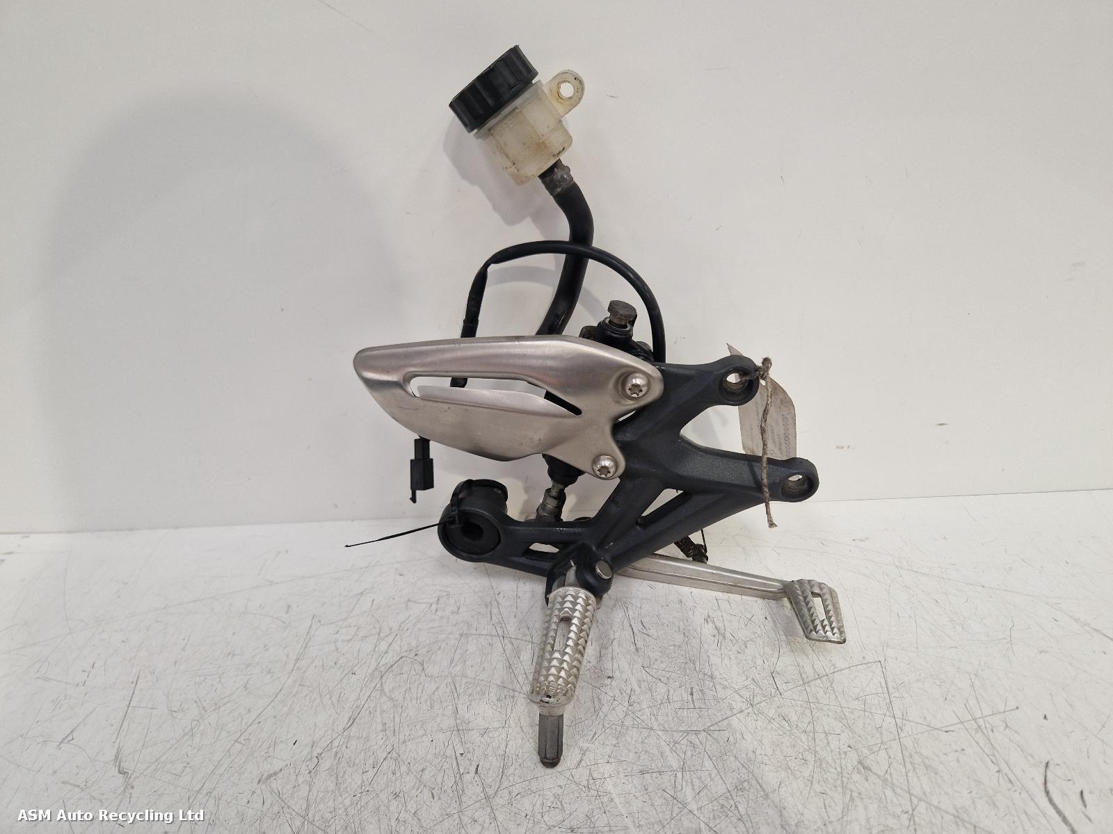 View Auto part Right Footrest Triumph Street Triple 675 2014