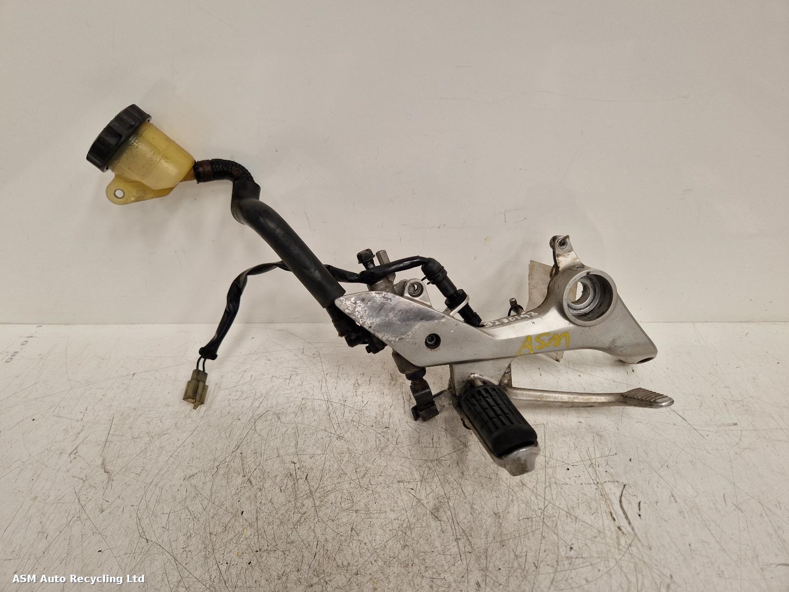 View Auto part Right Footrest Honda Vfr 800f 2001