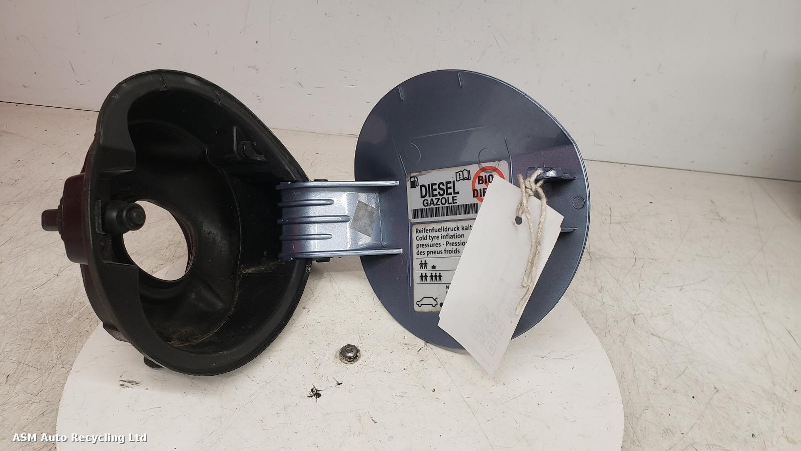 View Auto part Fuel Filler Flap Volkswagen Golf 2009