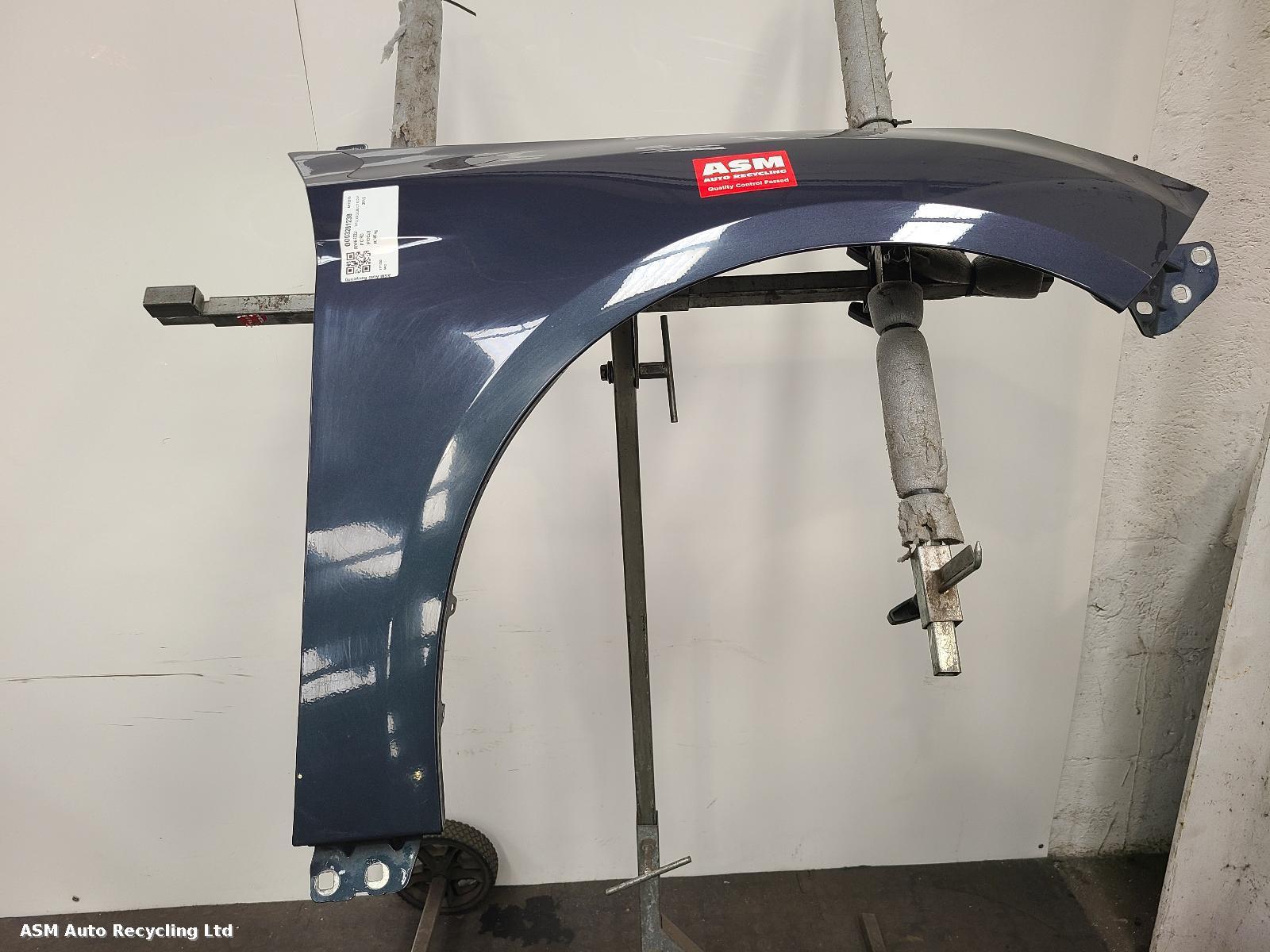View Auto part R Wing Ford Focus 2013