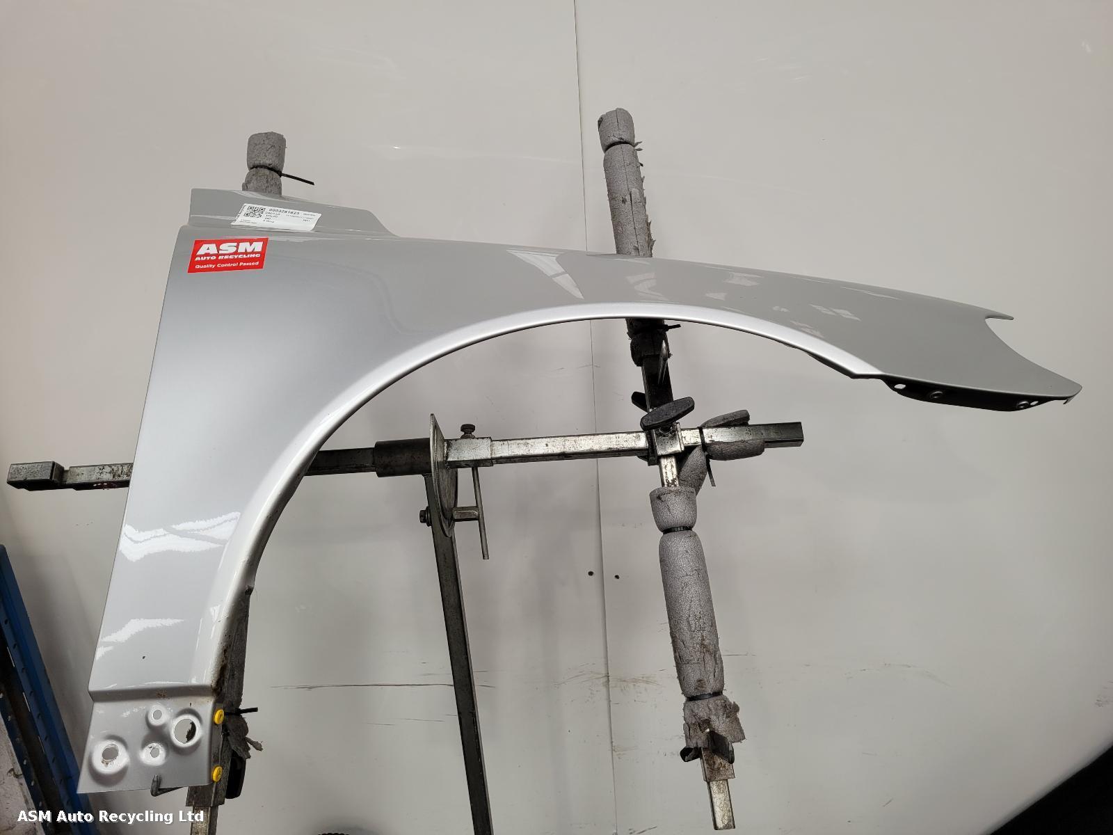 View Auto part R Wing Volvo S80 2011