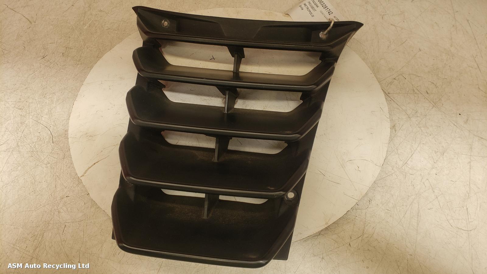 View Auto part Grille Peugeot Metropolis 2013