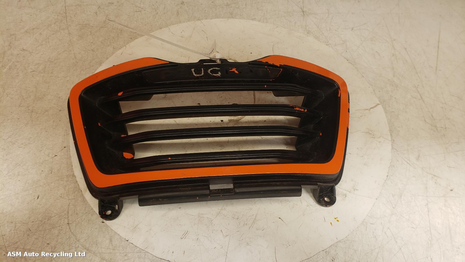 View Auto part Grille Peugeot Metropolis 2013