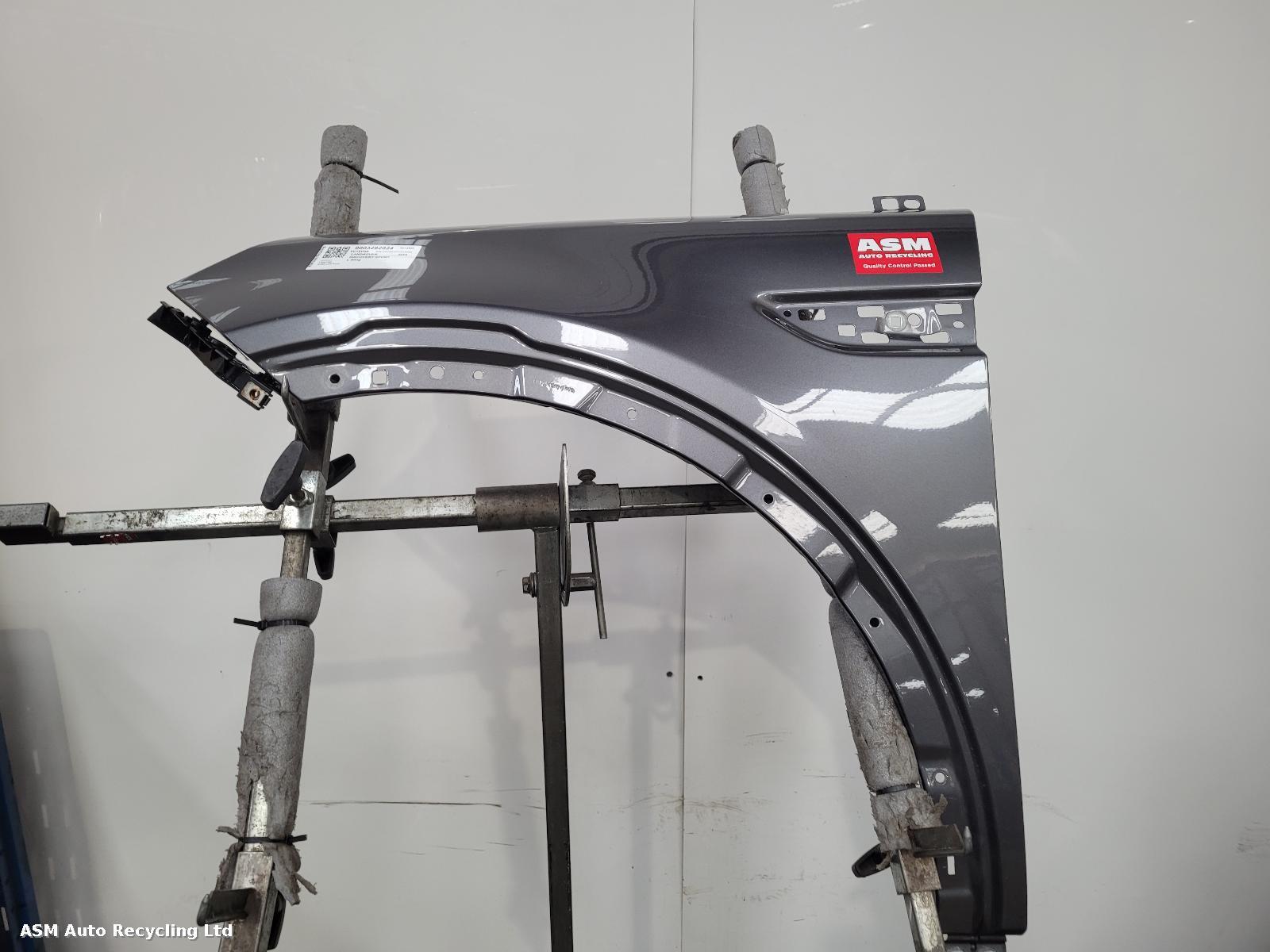 View Auto part L Wing Land Rover Discovery Sport 2015