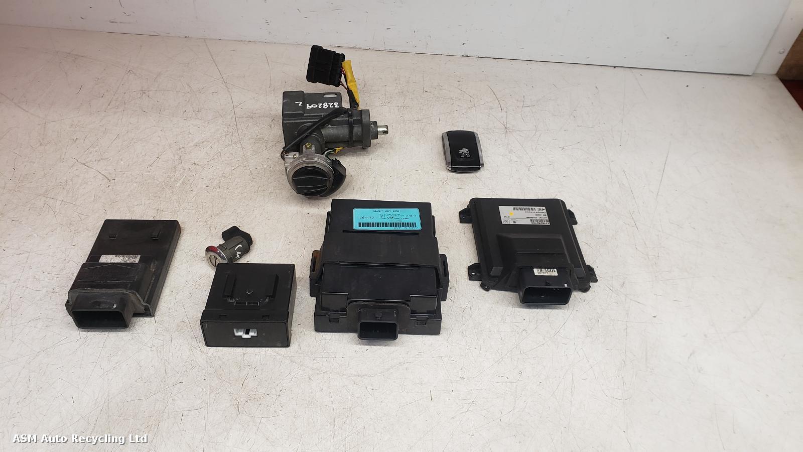 View Auto part Comp.Lock Set + Keys Peugeot Metropolis 2013