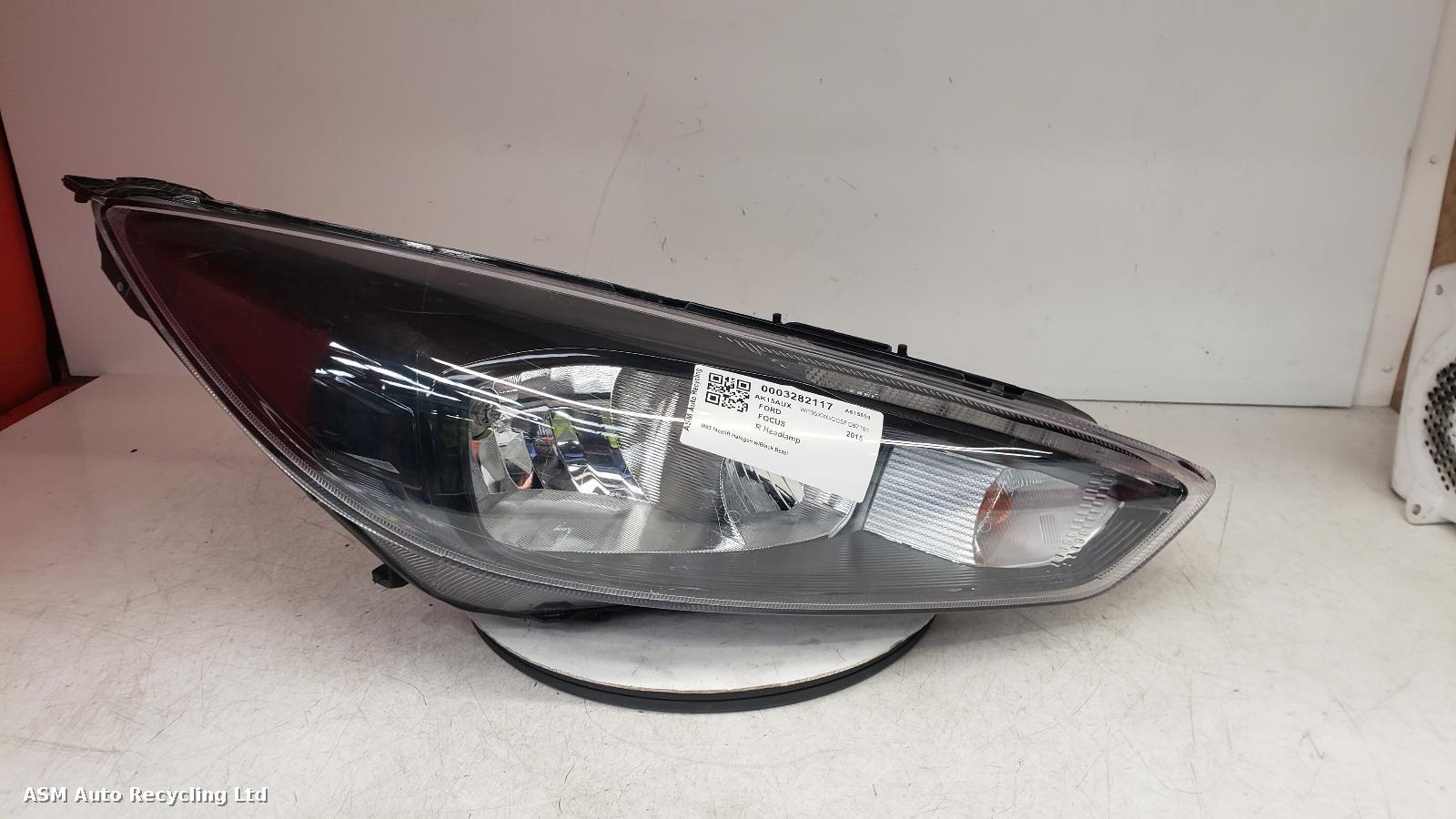 View Auto part R Headlamp Ford Focus 2015