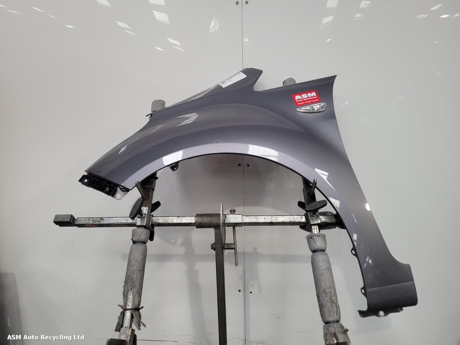 View Auto part L Wing Hyundai Ix20 2014