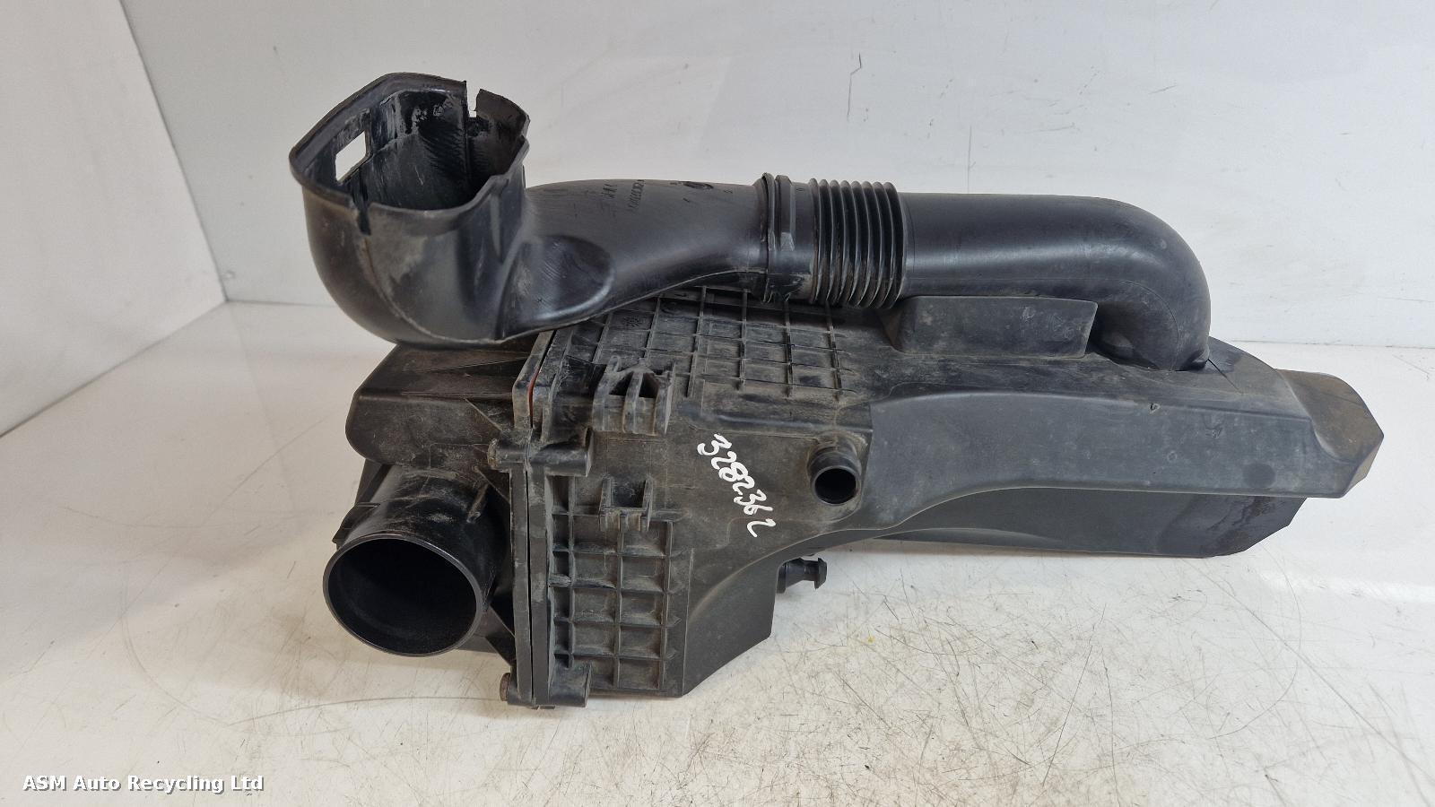 View Auto part Air Cleaner/Box Ford Fiesta 2013