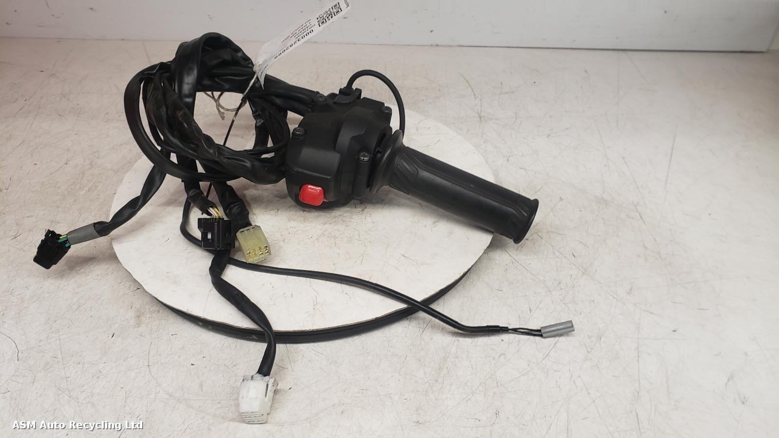 View Auto part RH Switch Gear Yamaha T Max 560 2022