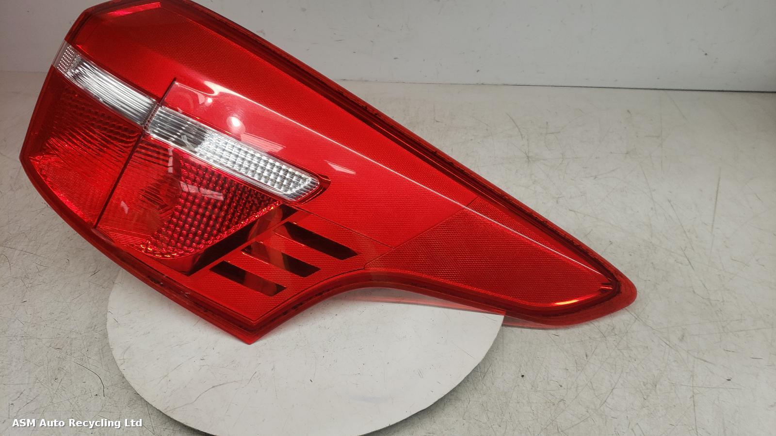 View Auto part R Taillight Ford Focus 2015