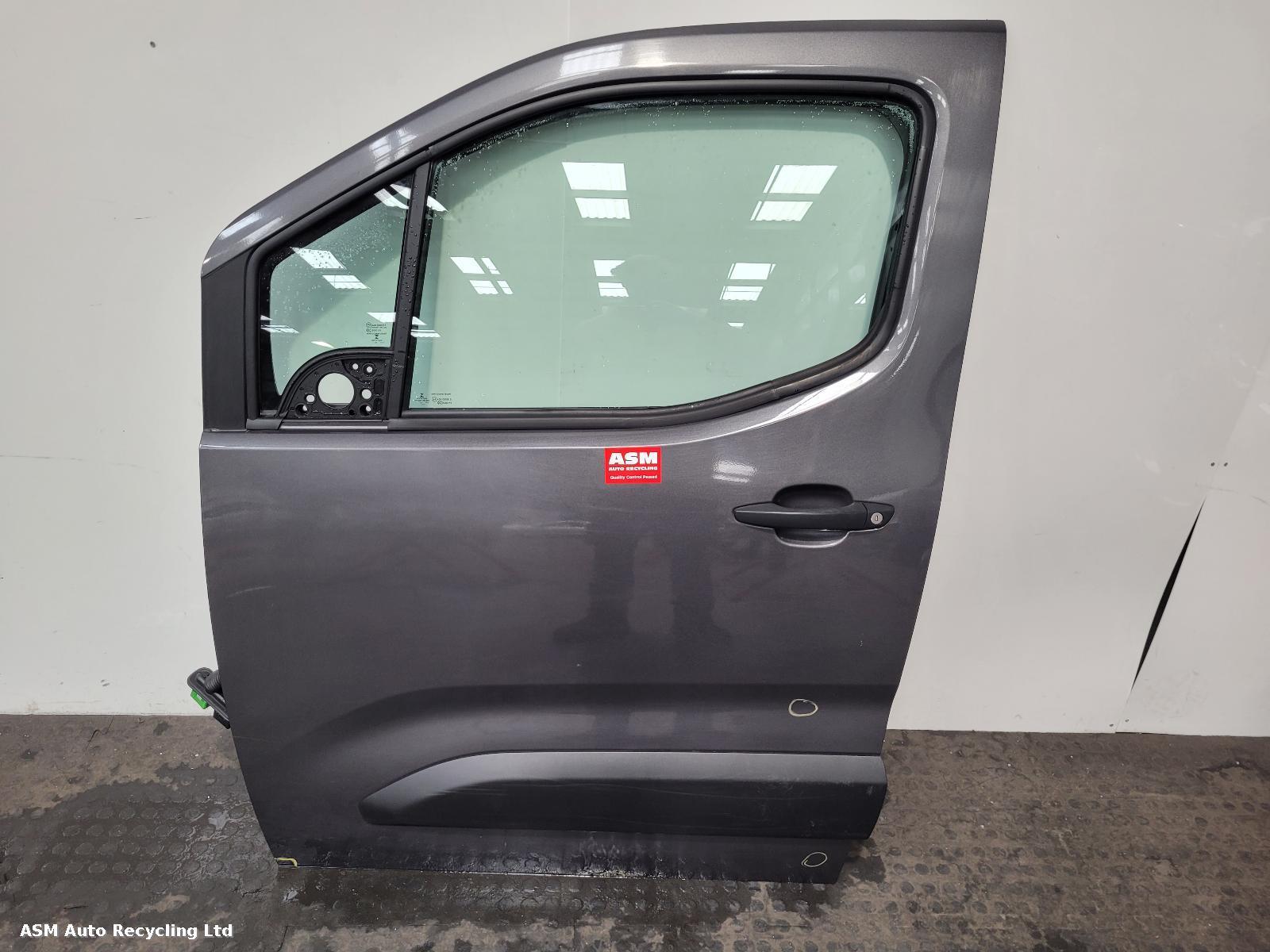 View Auto part L Front Door Vauxhall Combo 2019