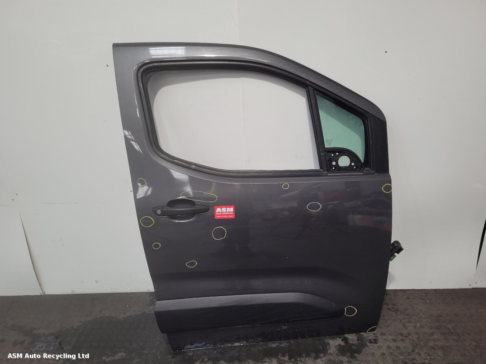 View Auto part R Front Door Vauxhall Combo 2019