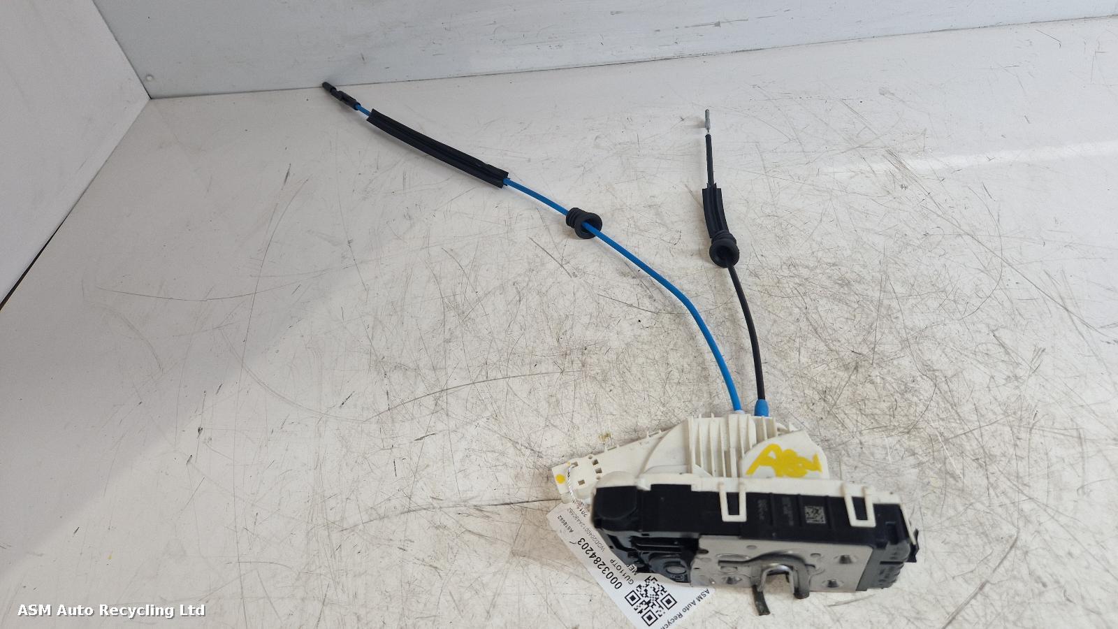 View Auto part Door Lock Assembly Mercedes C Class 2011