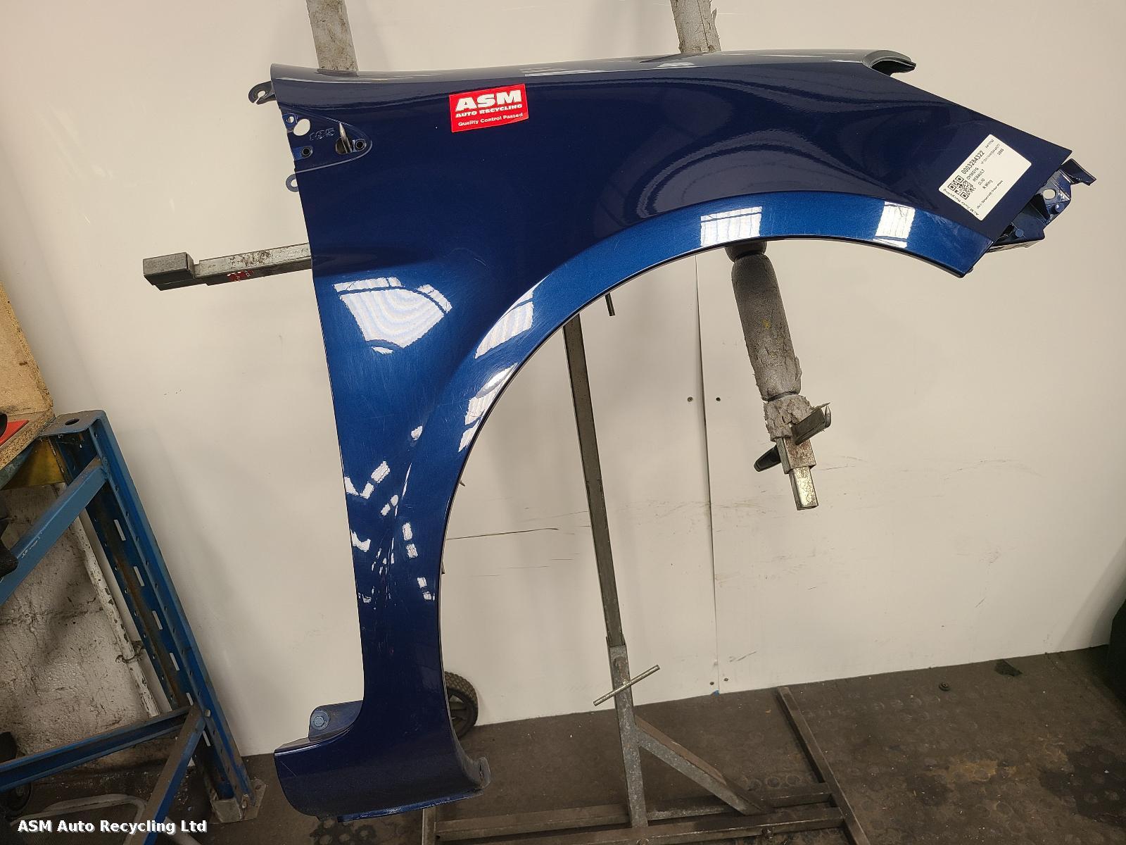 View Auto part R Wing Renault Clio 2006