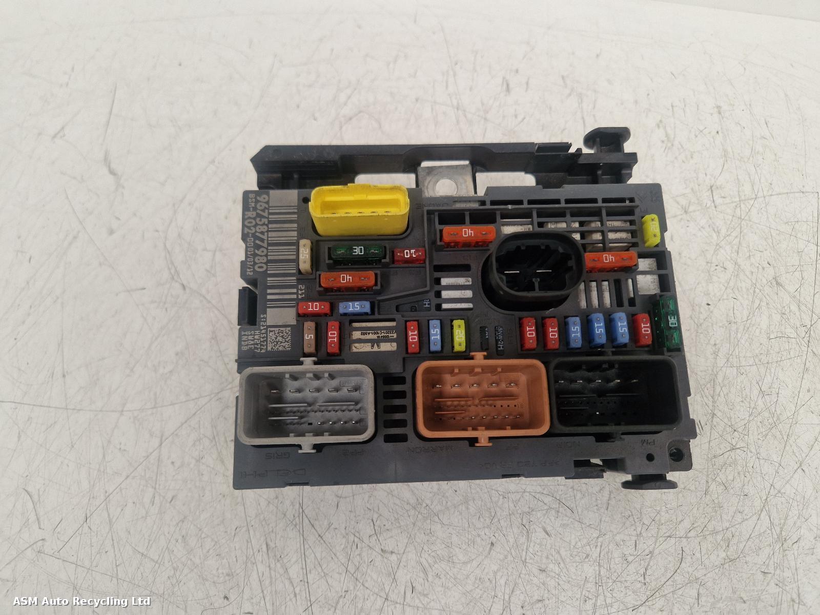View Auto part Fuse Box Citroen C4 Picasso 2012