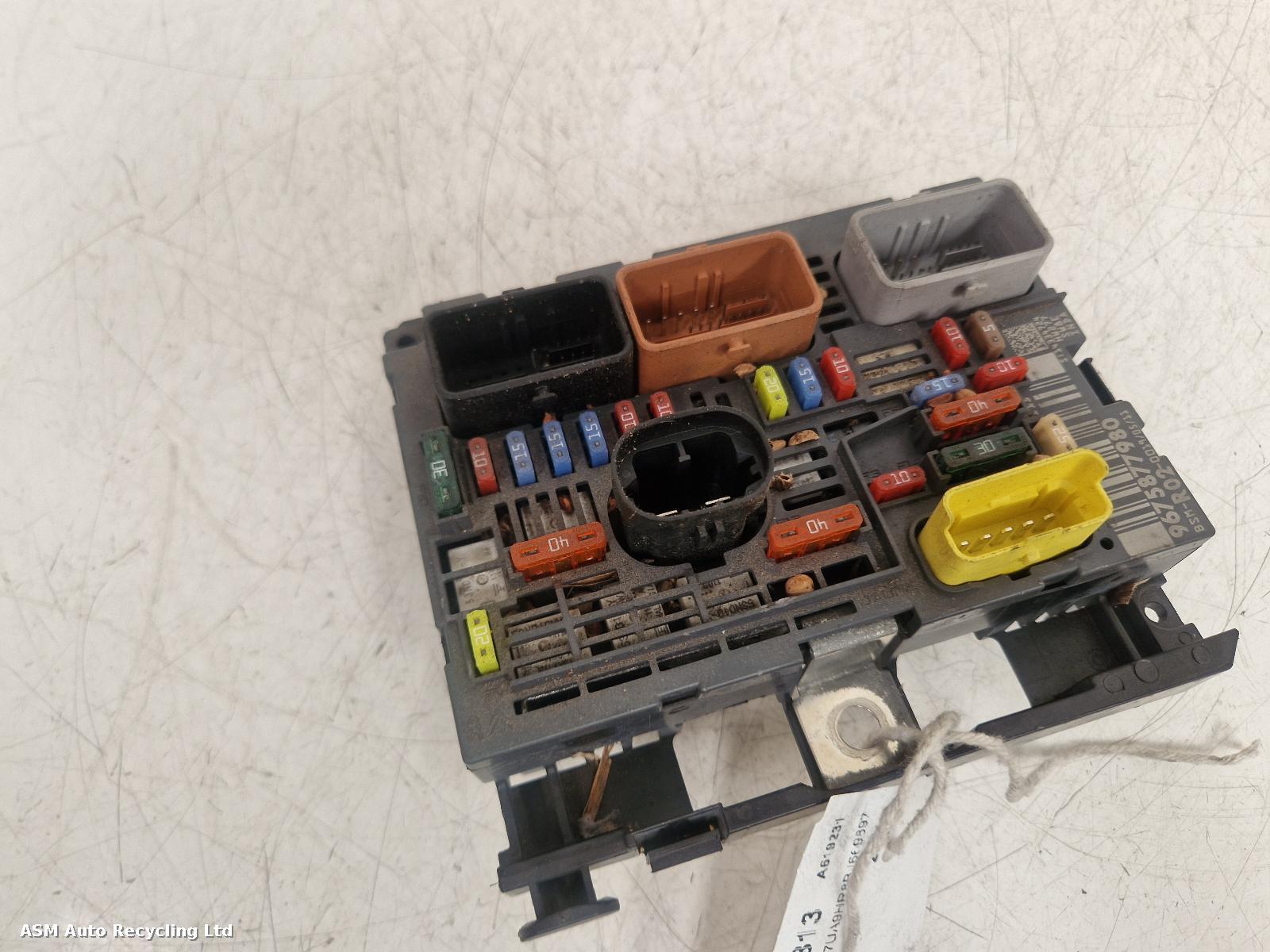View Auto part Fuse Box Citroen C4 Picasso 2011