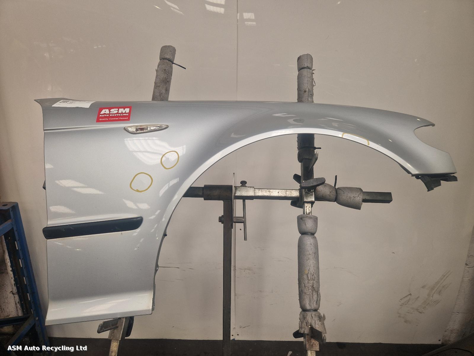 View Auto part R Wing Bmw 3 Series 2003
