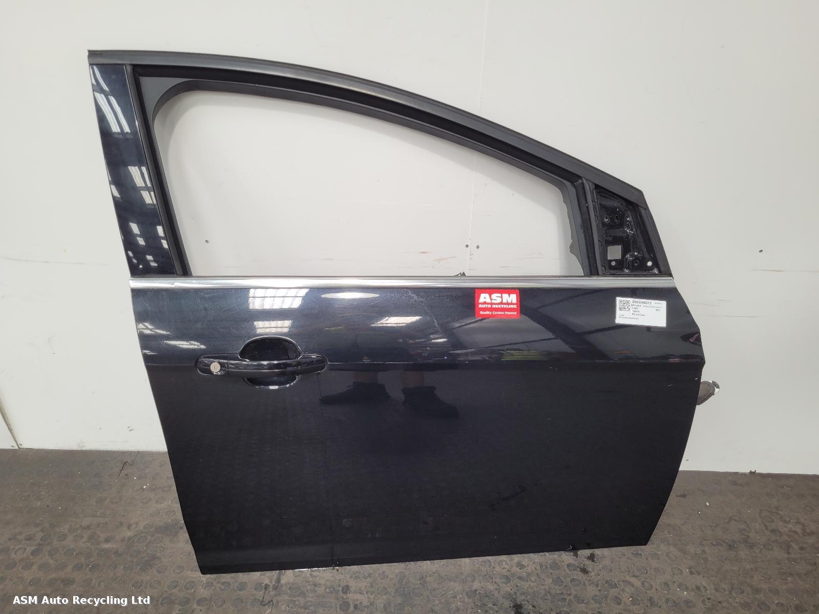 View Auto part R Front Door Ford Focus 2014