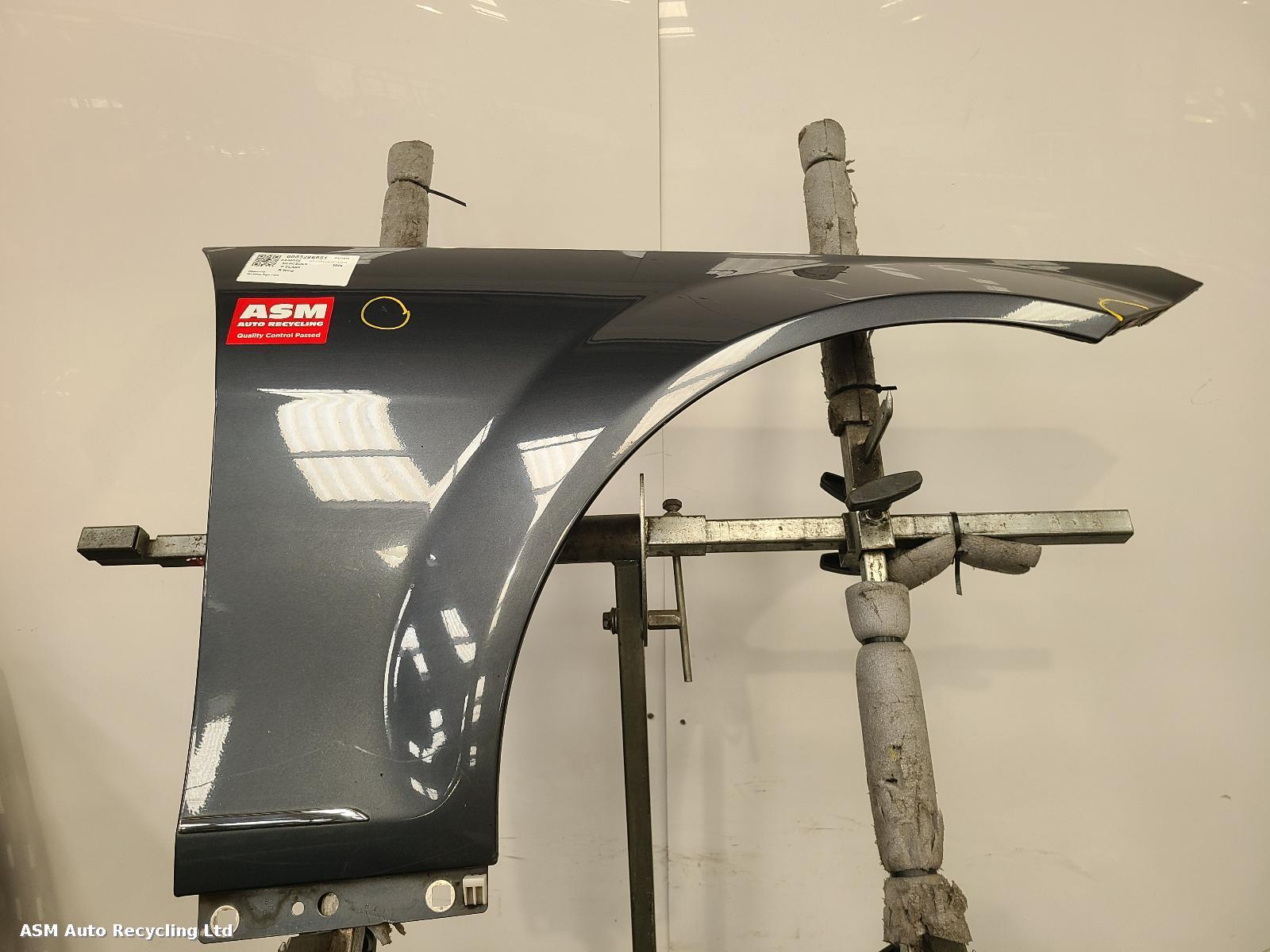View Auto part R Wing Mercedes C Class 2008