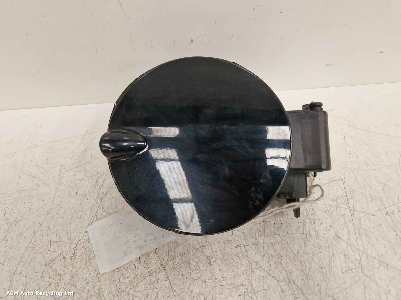 View Auto part Fuel Filler Flap Ford Focus 2009