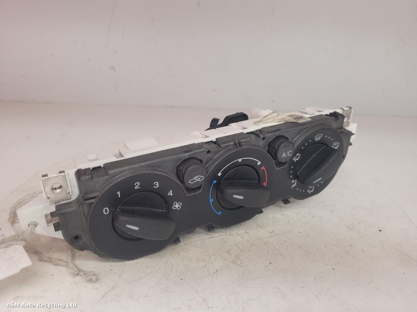View Auto part Heater/AC Controller Ford Focus 2009