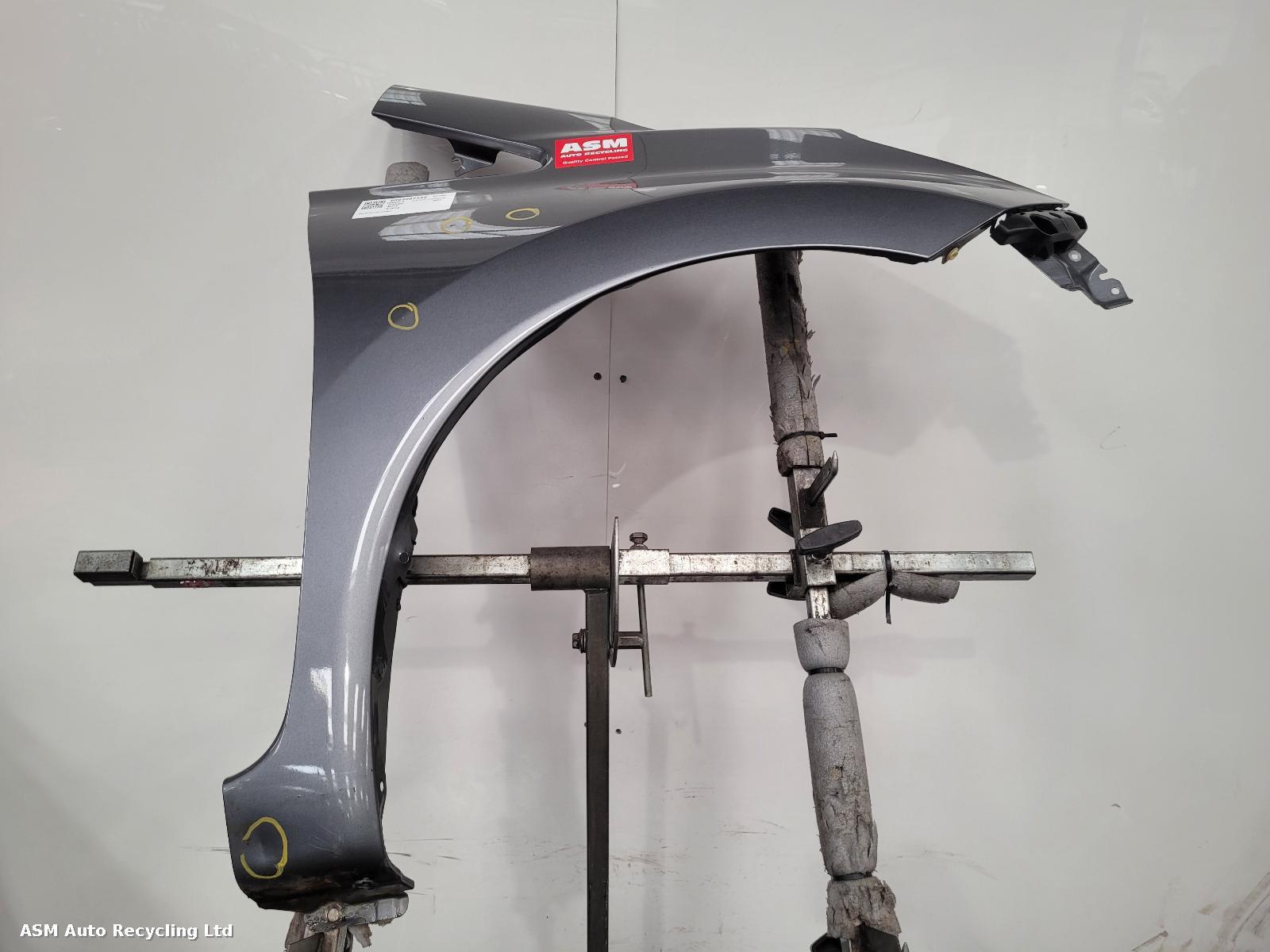 View Auto part R Wing Nissan Note 2014