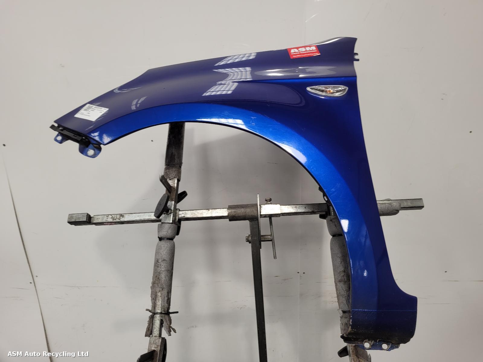 View Auto part L Wing Hyundai I20 2009