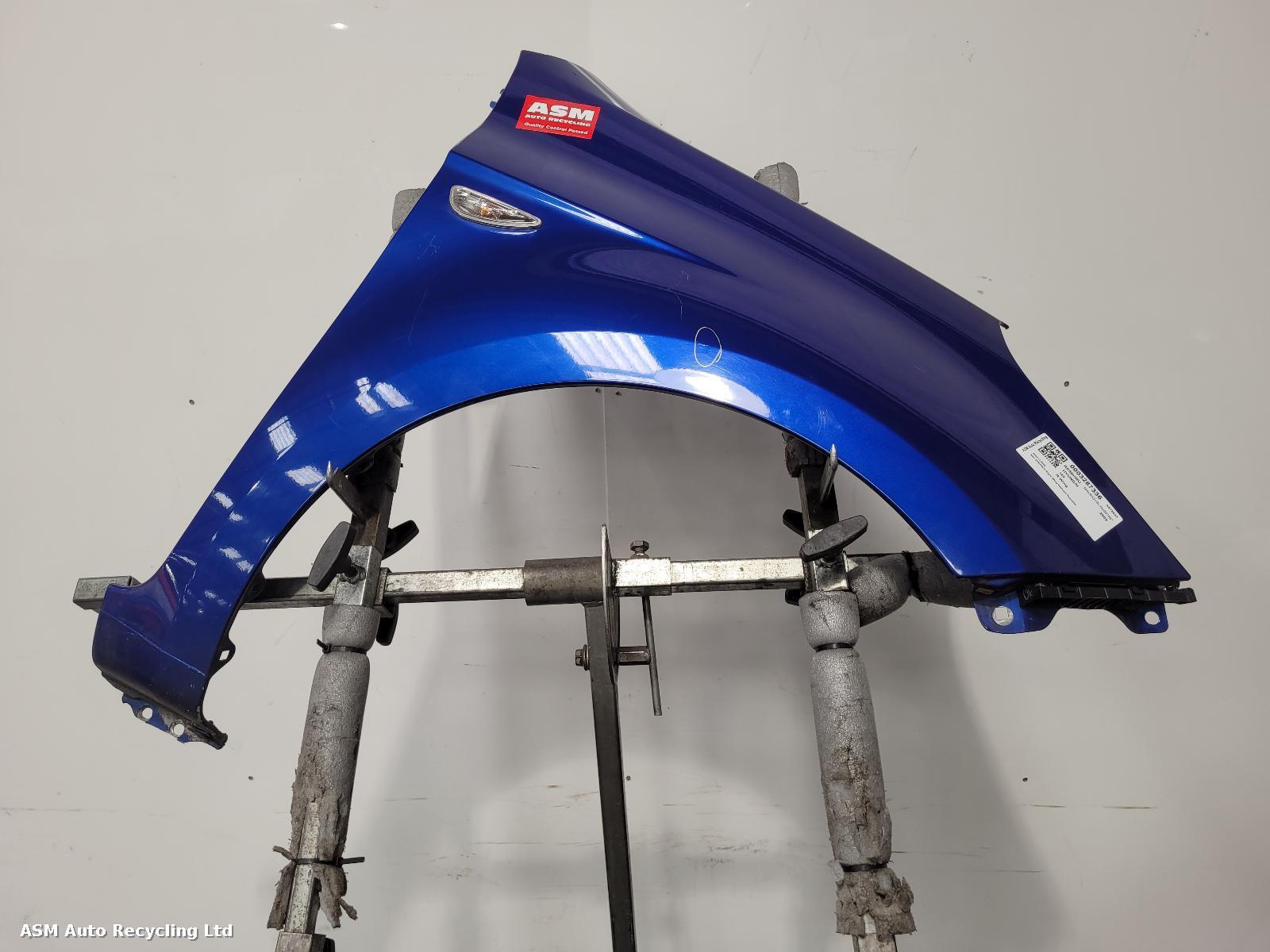 View Auto part R Wing Hyundai I20 2009