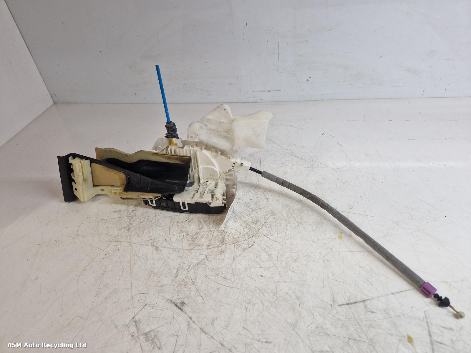 View Auto part Door Lock Assembly Mercedes E Class 2011
