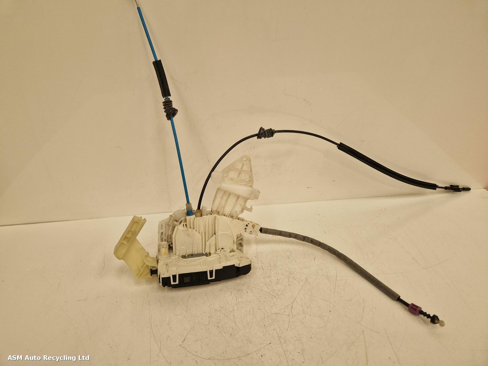 View Auto part Door Lock Assembly Mercedes E Class 2011