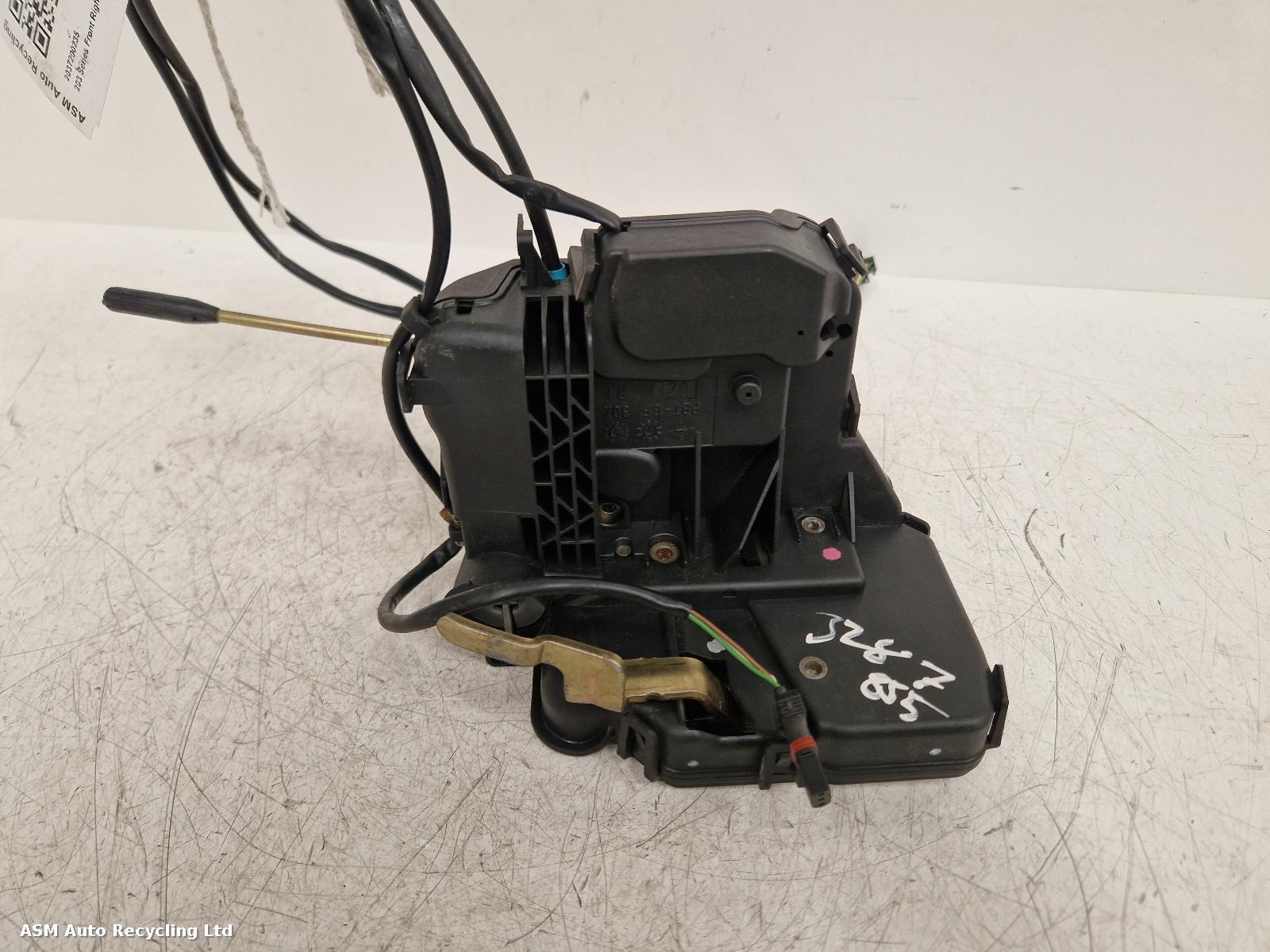View Auto part Door Lock Assembly Mercedes C Class 2006