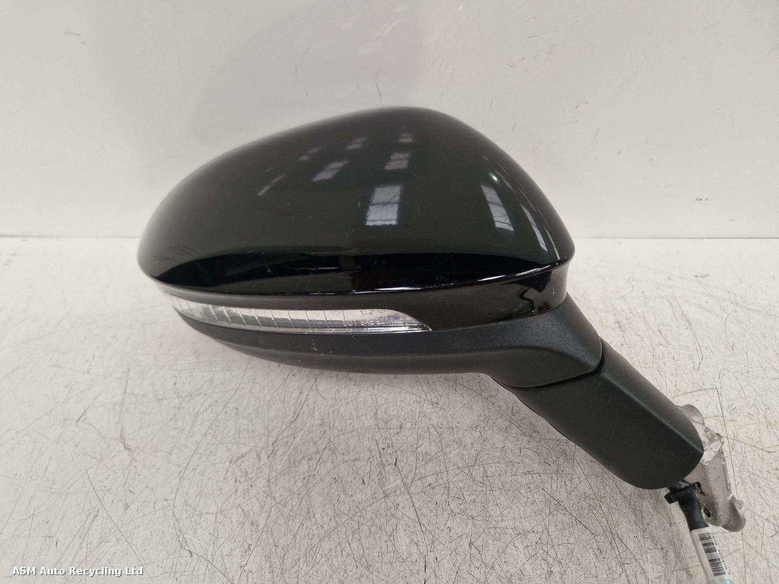 View Auto part R Door Mirror Volkswagen Golf 2025