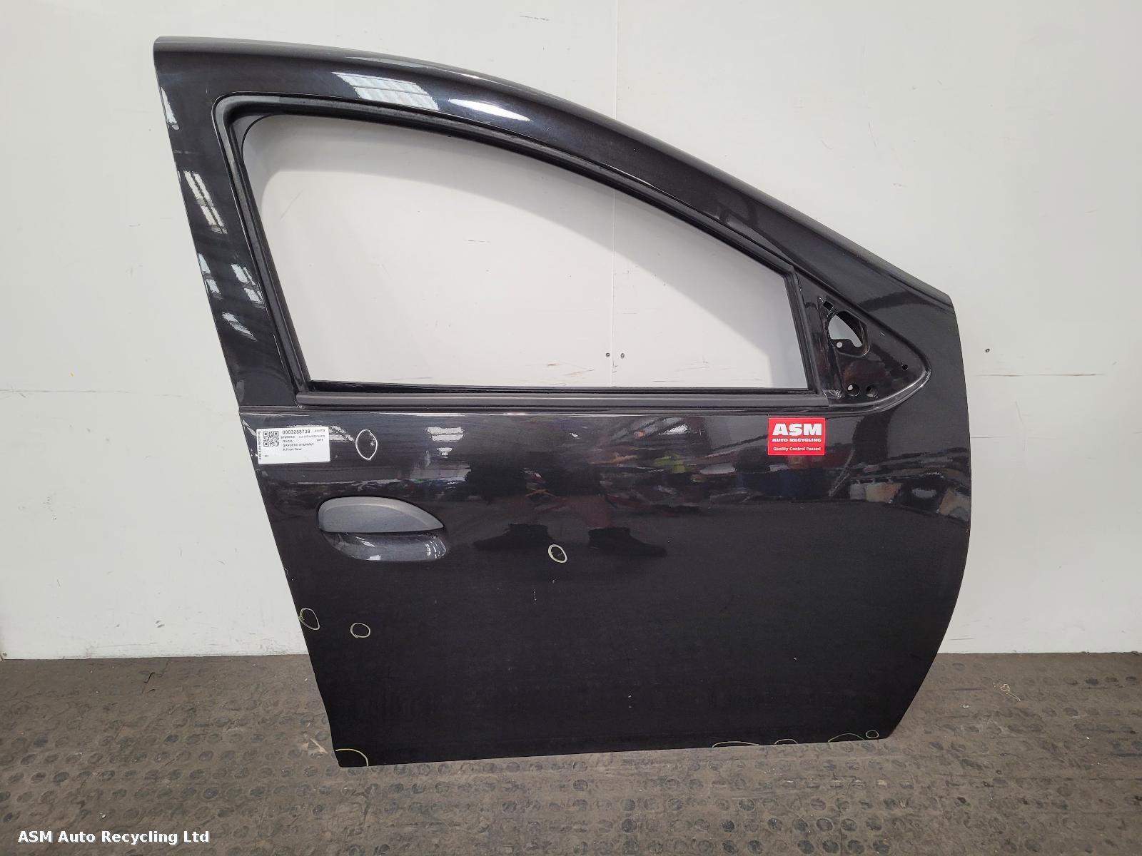 View Auto part R Front Door Dacia Sandero Stepway 2015