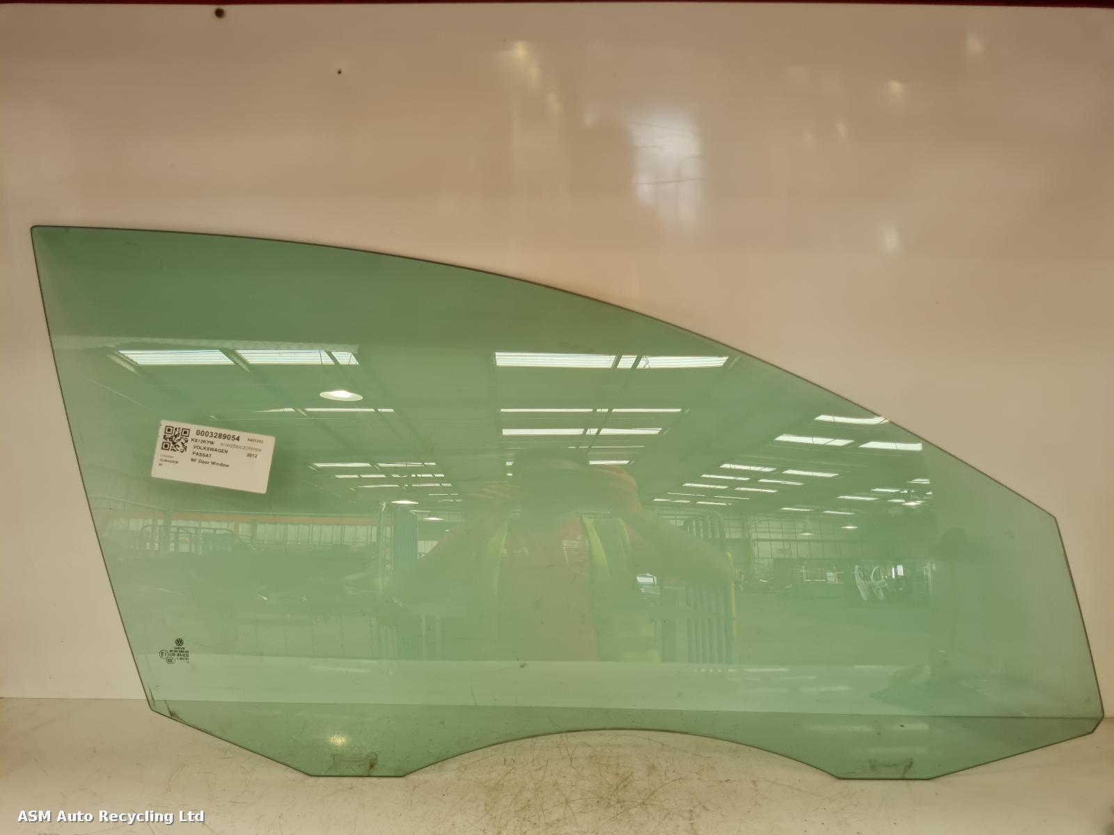 View Auto part RF Door Window Volkswagen Passat 2012