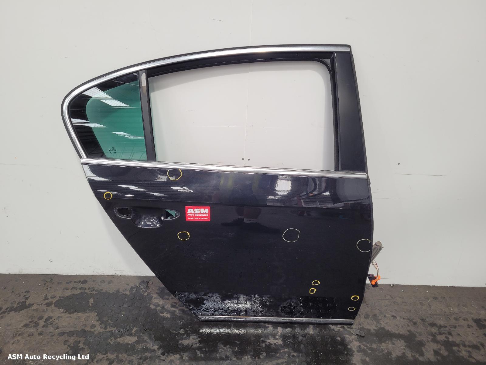 View Auto part R Rear Door Volkswagen Passat 2012