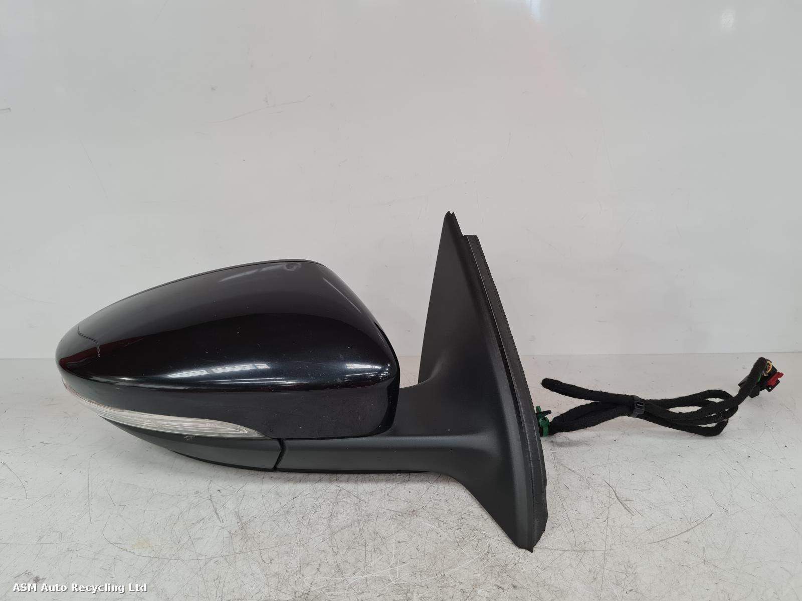 View Auto part R Door Mirror Volkswagen Passat 2012