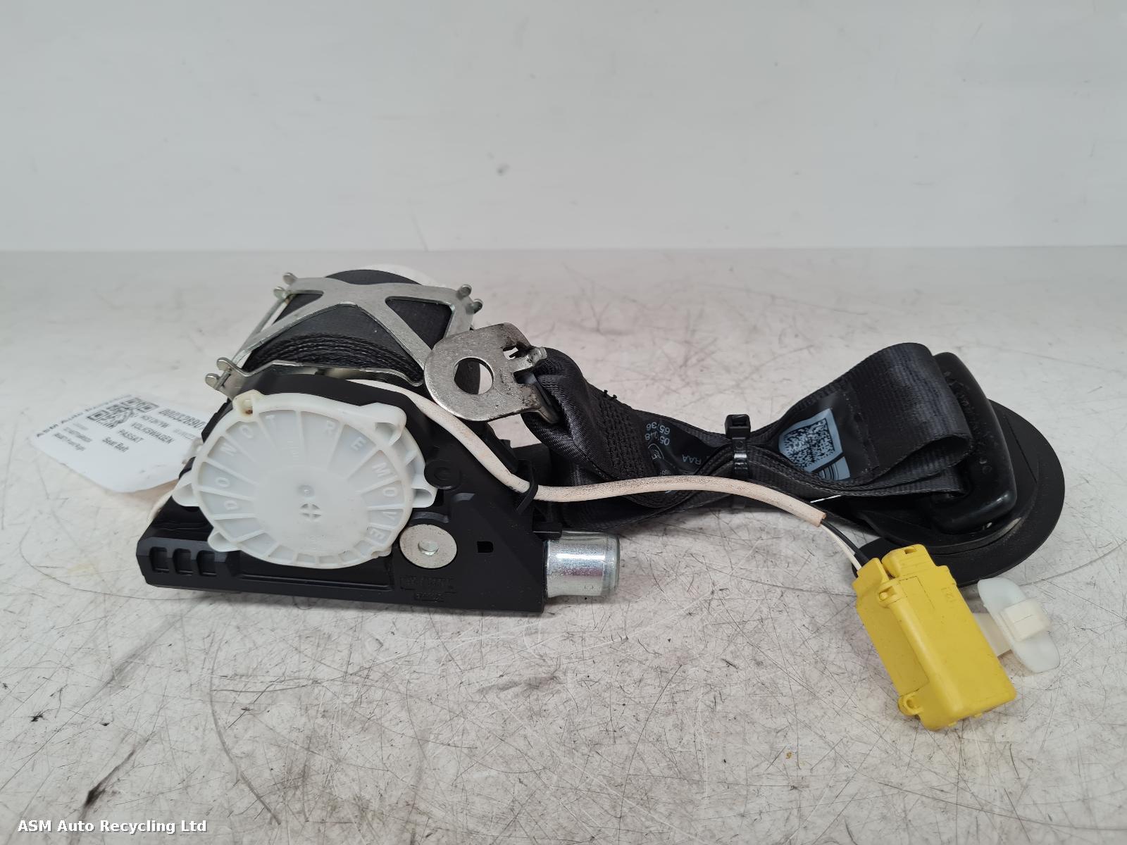 View Auto part Seat Belt Volkswagen Passat 2012