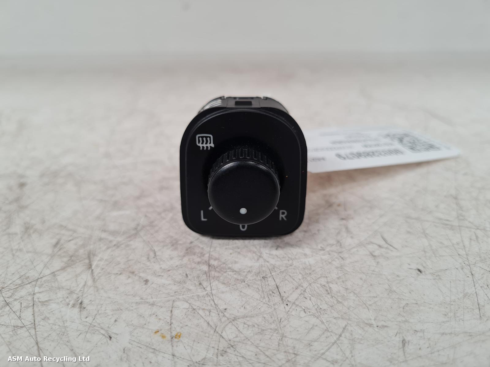 View Auto part Mirror Switch Volkswagen Passat 2012