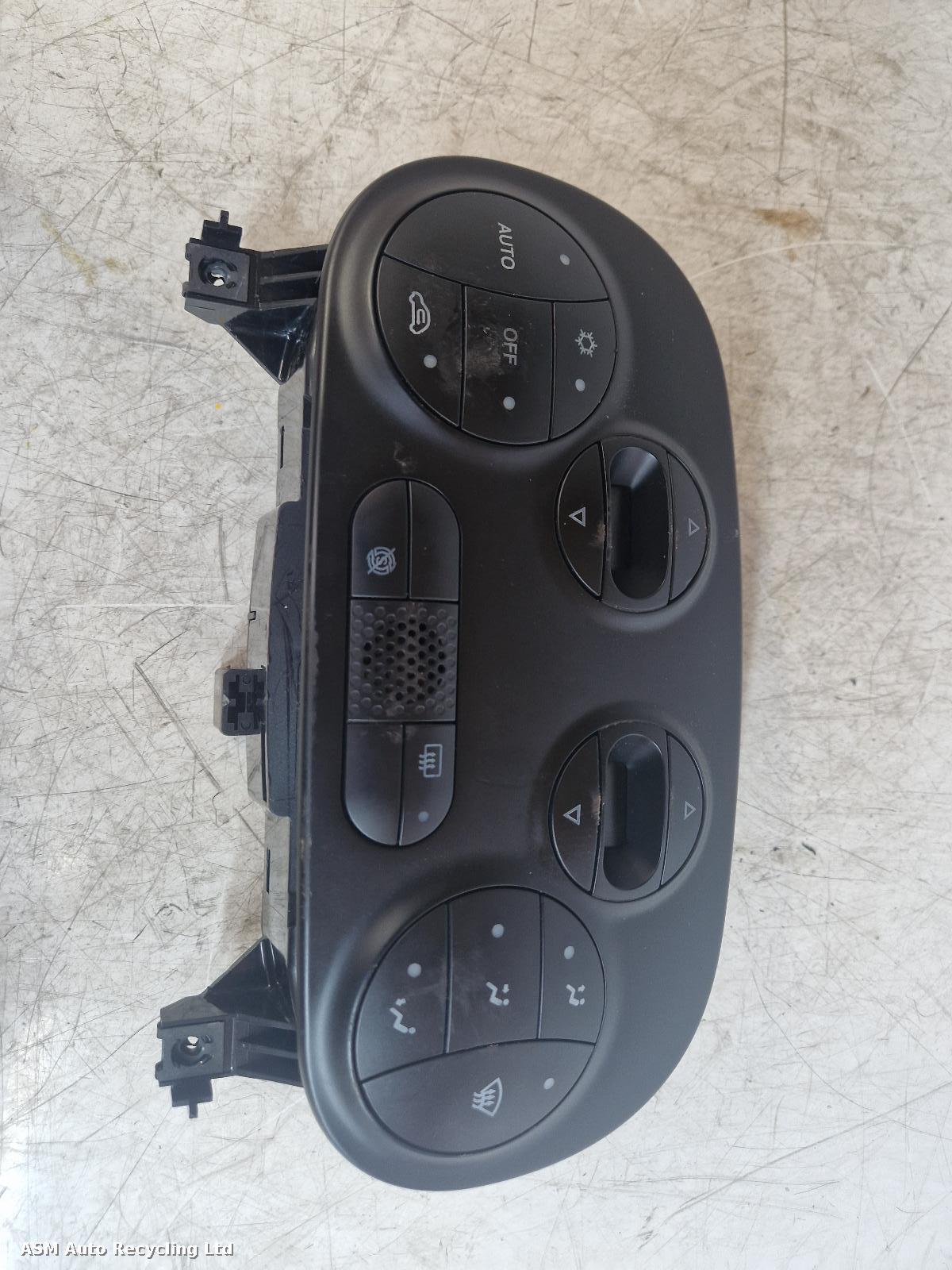 View Auto part Heater/AC Controller Fiat 500 2012