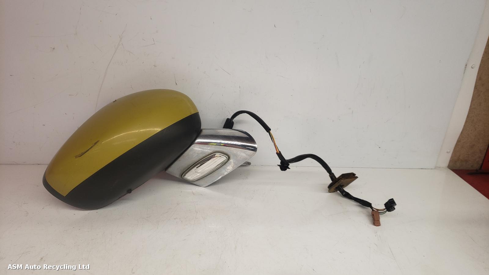 View Auto part R Door Mirror Citroen Ds3 2011