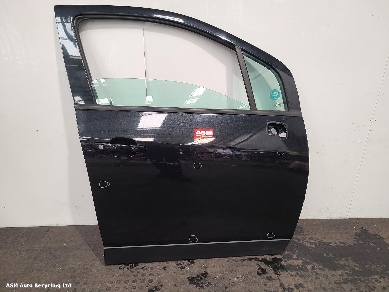 View Auto part R Front Door Vauxhall Mokka 2015