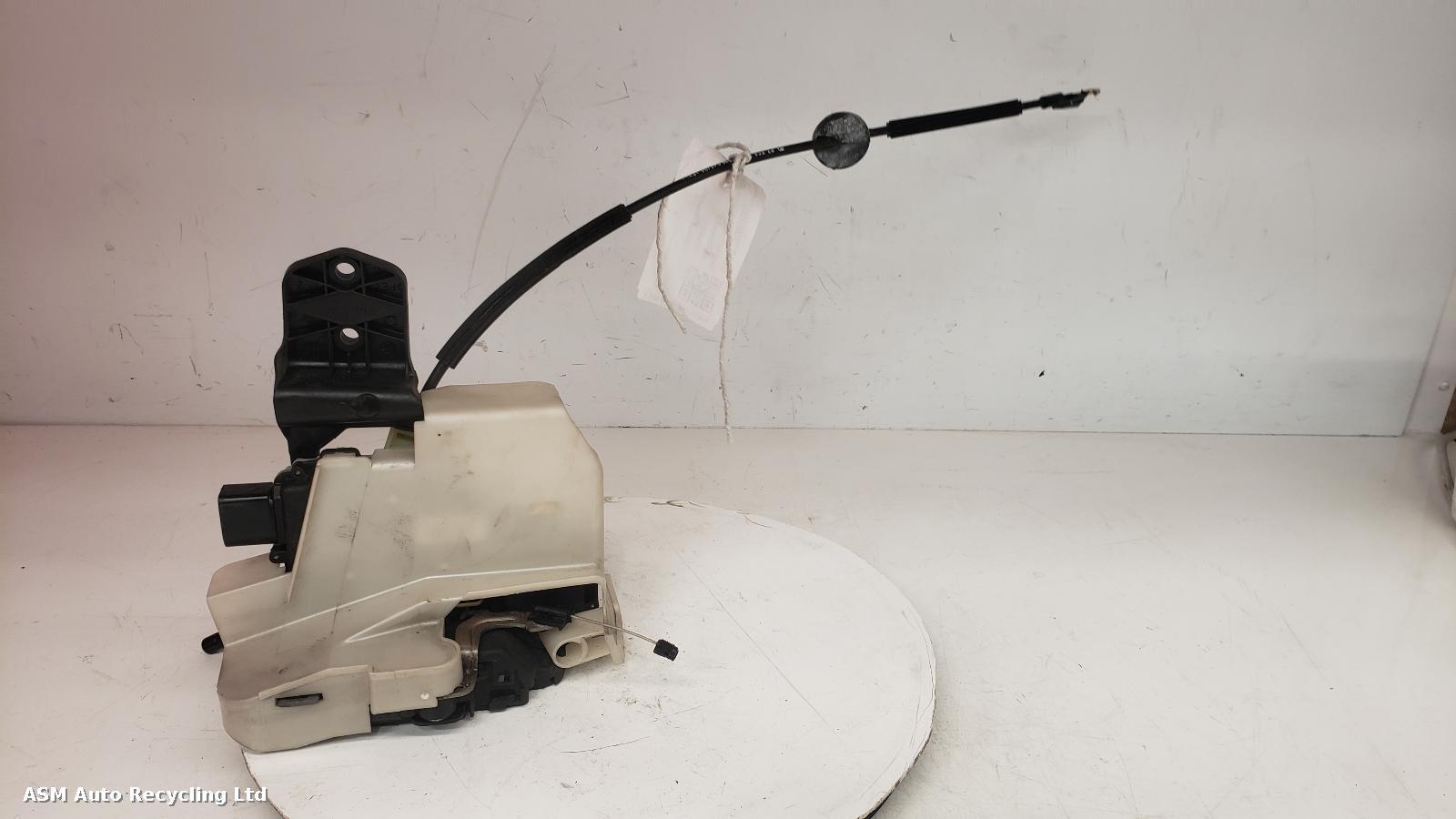 View Auto part Door Lock Assembly Volkswagen Passat 2005