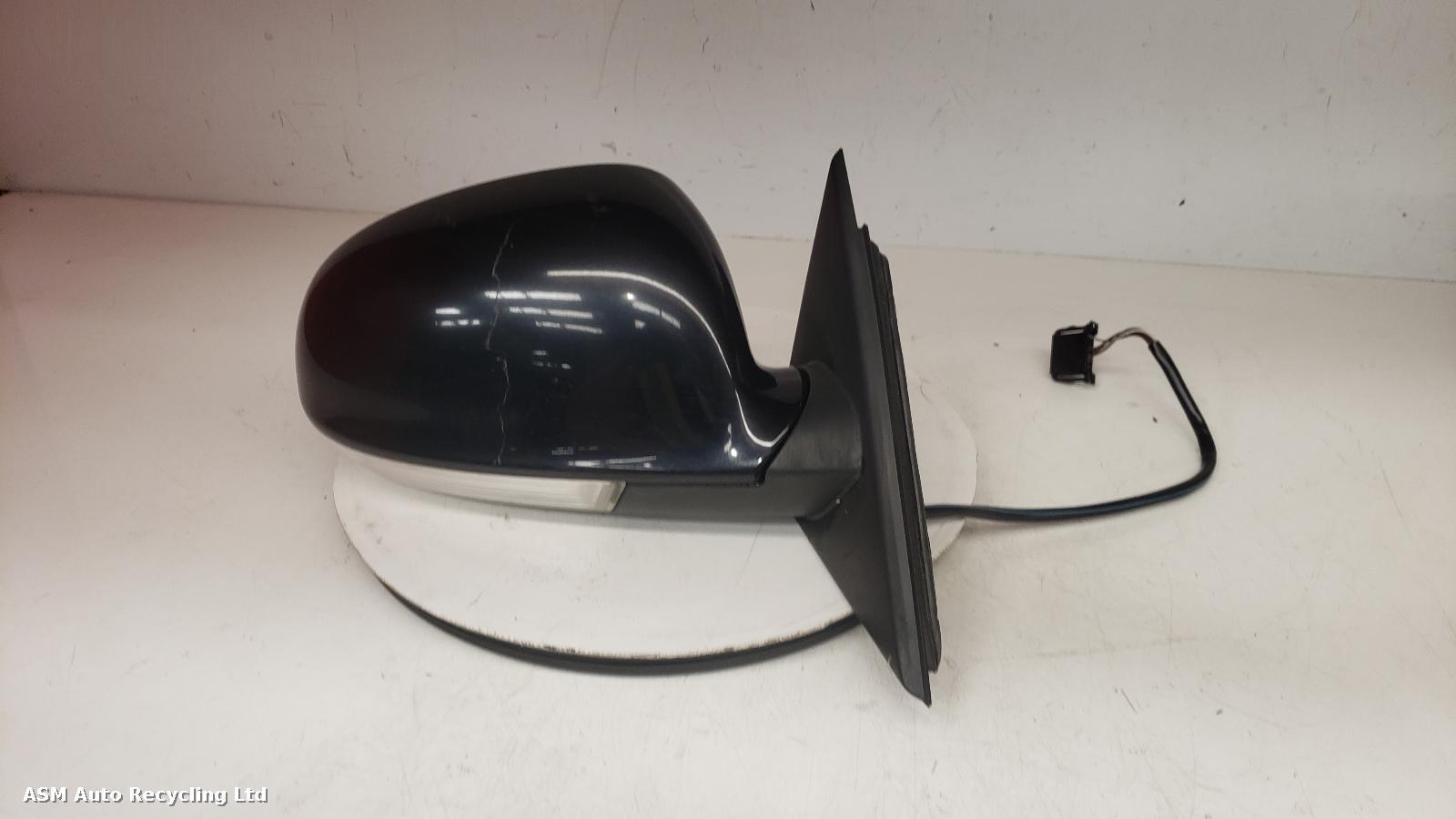 View Auto part R Door Mirror Volkswagen Passat 2005